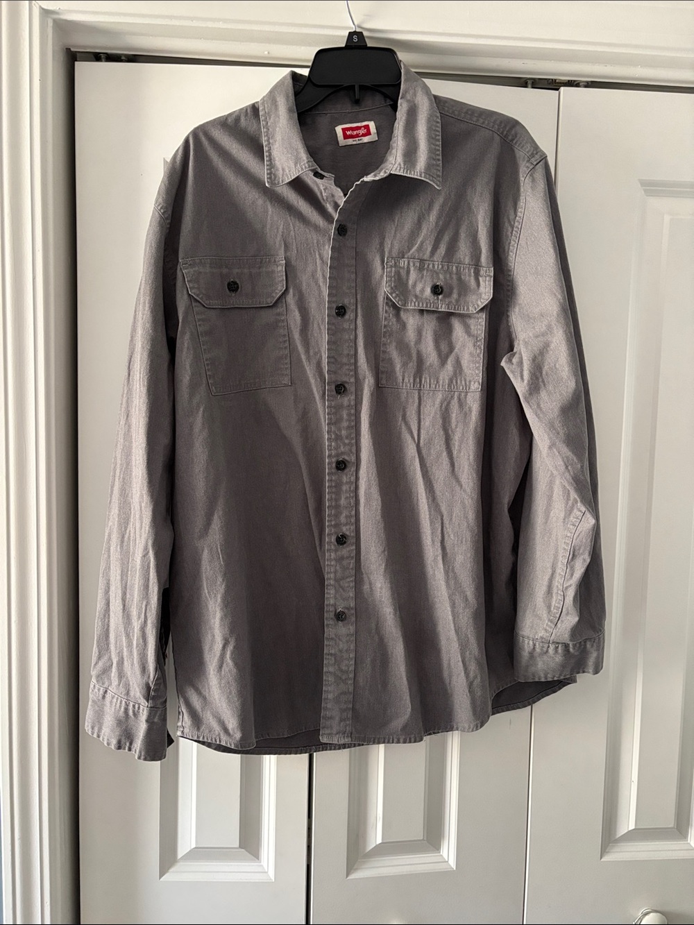 Wrangler Men's Light Gray Long-Sleeve Button-Down Work Shirt